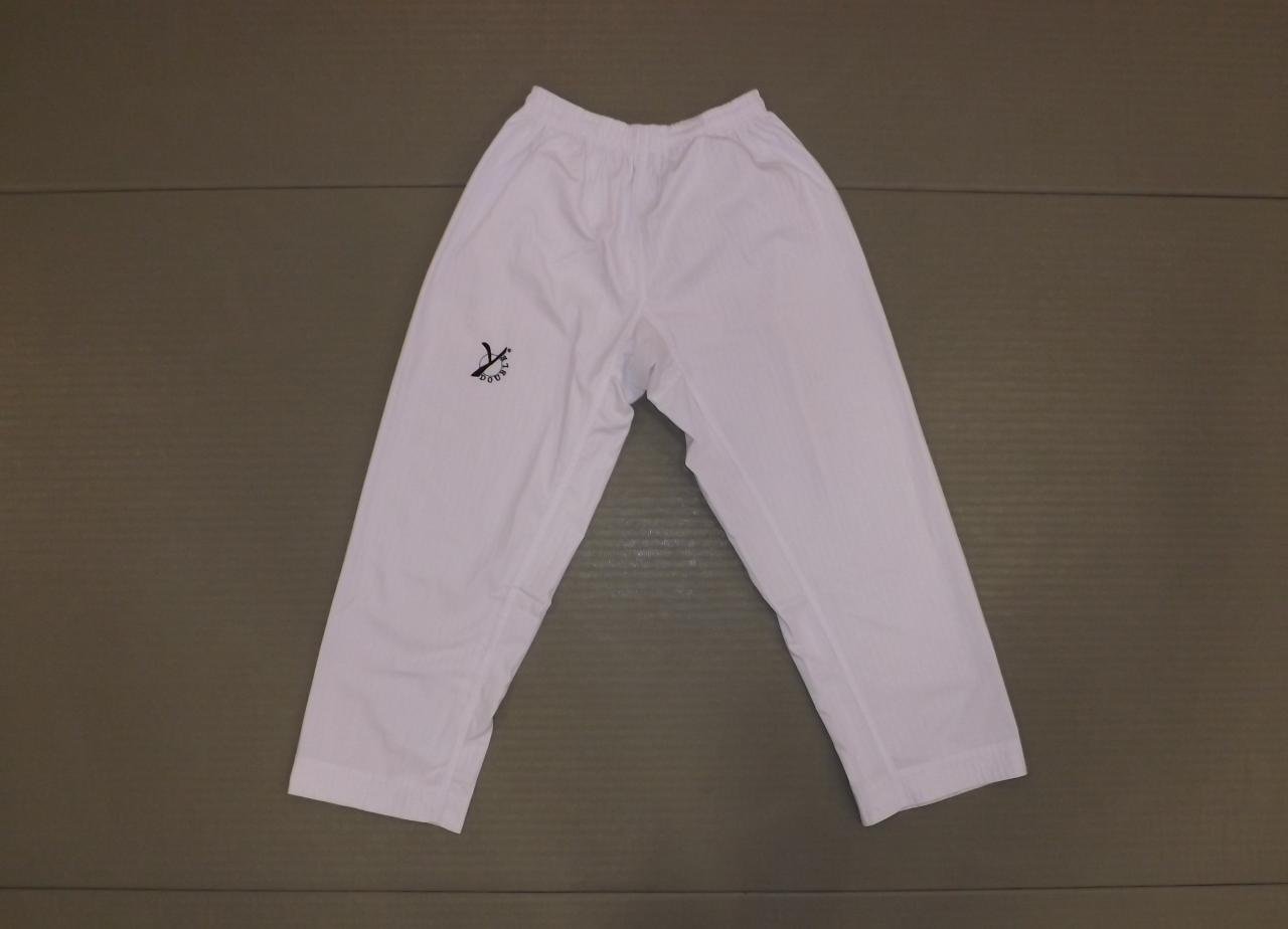 Posez le pantalon à plat